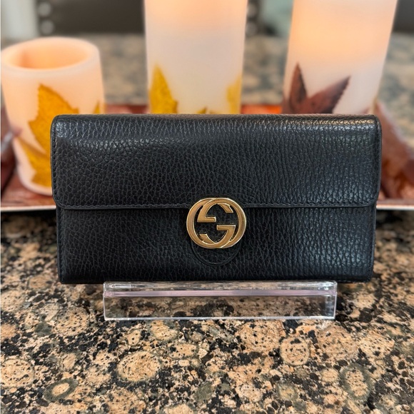 Gucci Light Wear Icon GG Flap Wallet in Black Leather. Like New! - Picture 1 of 11